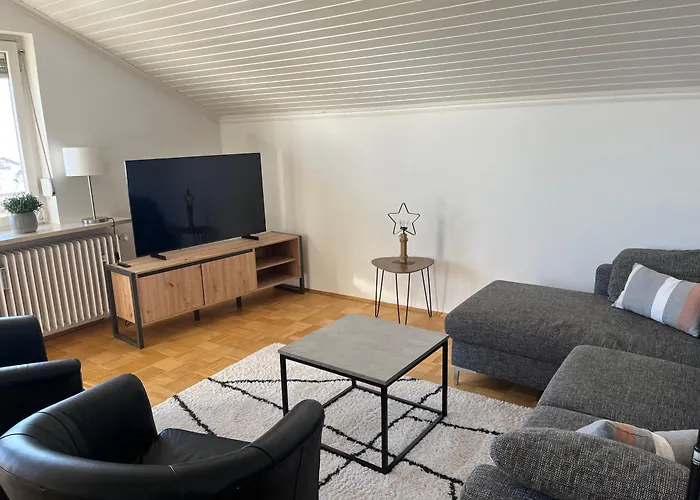 Helle, Ruhige Ferienwohnung Mit Balkon