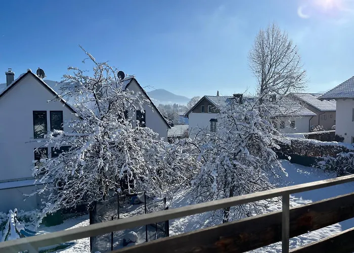 Helle, Ruhige Ferienwohnung Mit Balkon