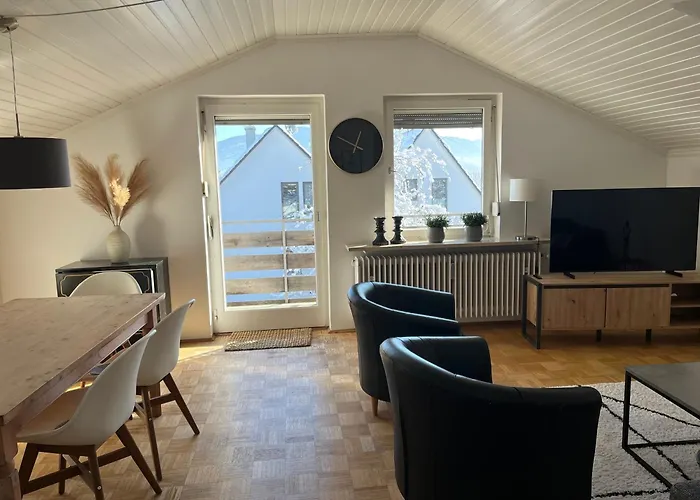 Helle, Ruhige Ferienwohnung Mit Balkon