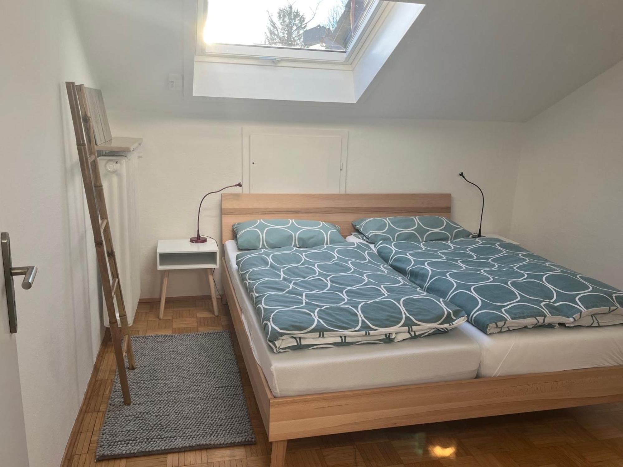 Helle, Ruhige Mit Balkon Apartment